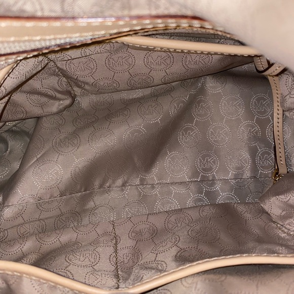 Michael Kors purse - Picture 3 of 9